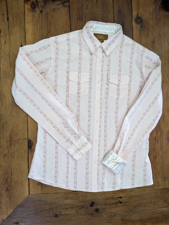 Aura by Wrangler Tops - Aura By Wrangler Women's Vintage Punchy Lightweight Pearl Button Blouse Small